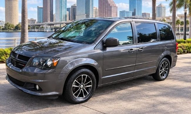 Dodge Grand Caravan available for weekly gig-driver rental in Tampa Bay